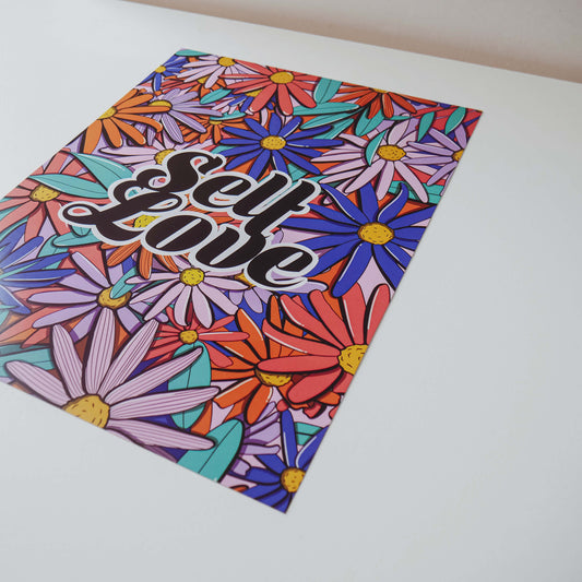 L'impression est réalisé en France à Amiens au studio Chez didine. Une impression de qualité qui fait ressortir les couleurs grâce à son papier semi mat.